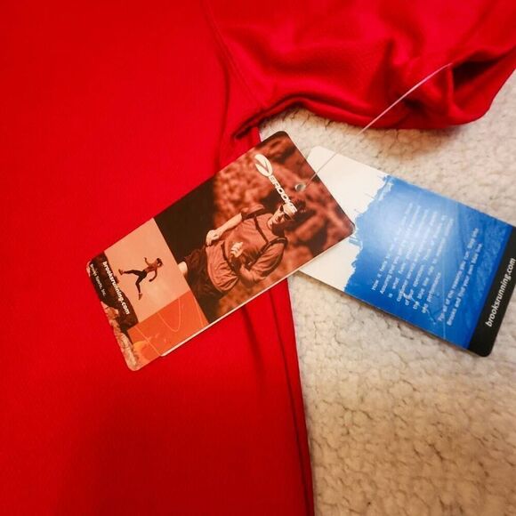 Brooks Running Tech T Shirt NWT Podium SS Bright Red Men's S - Picture 8 of 8